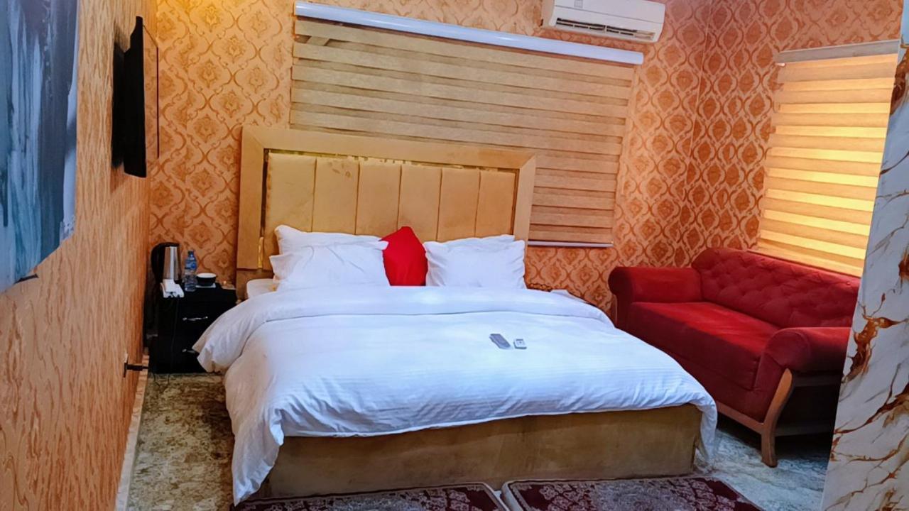 Nuit De Paris Hotel Абуджа Екстериор снимка