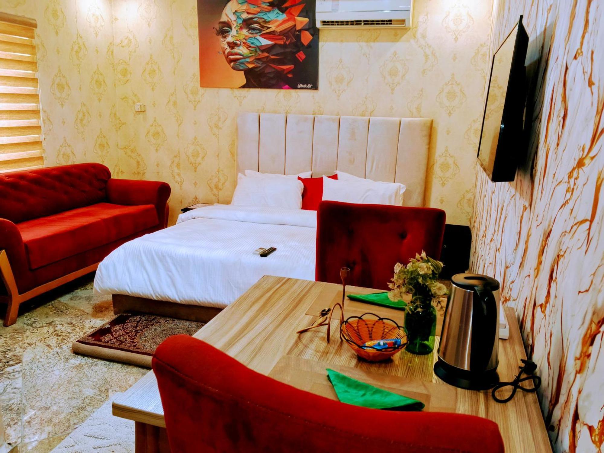 Nuit De Paris Hotel Абуджа Екстериор снимка