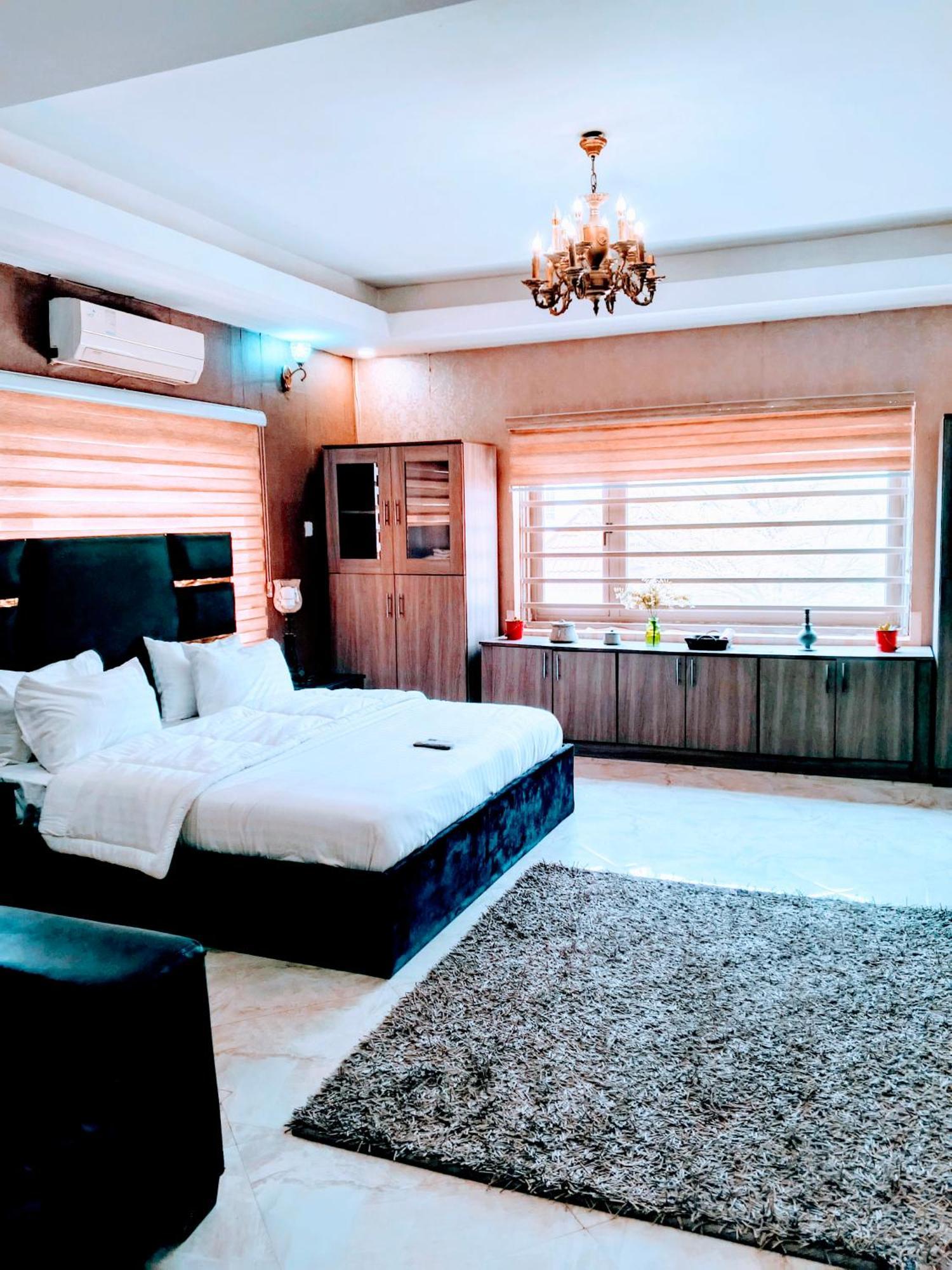 Nuit De Paris Hotel Абуджа Екстериор снимка