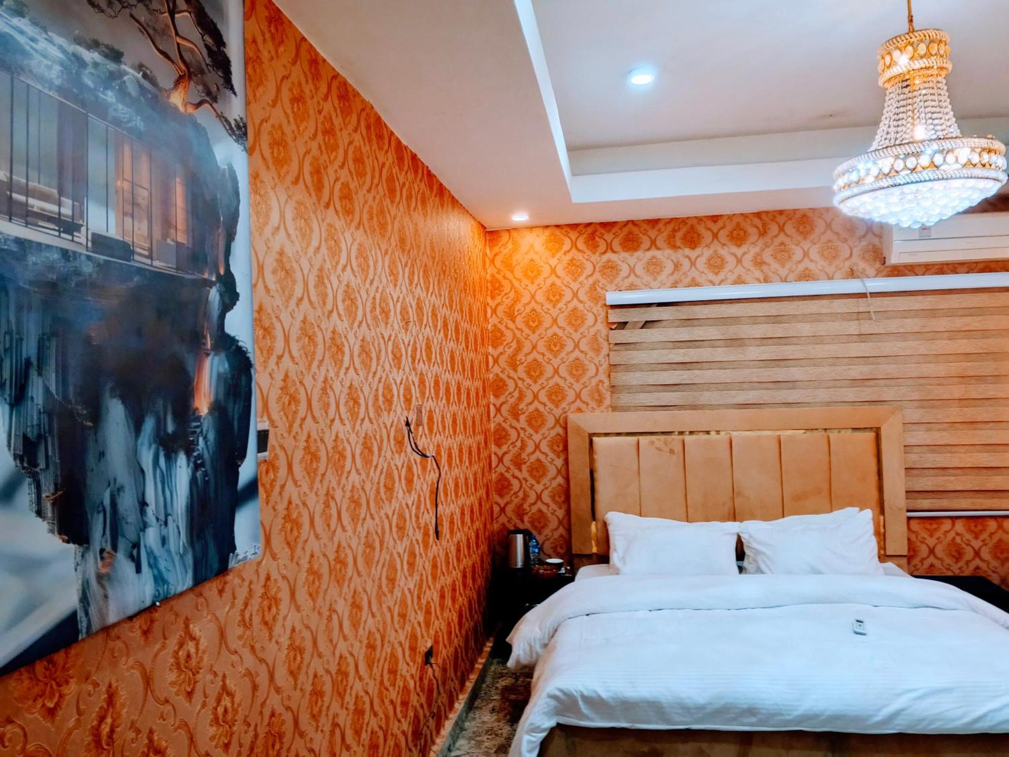 Nuit De Paris Hotel Абуджа Екстериор снимка